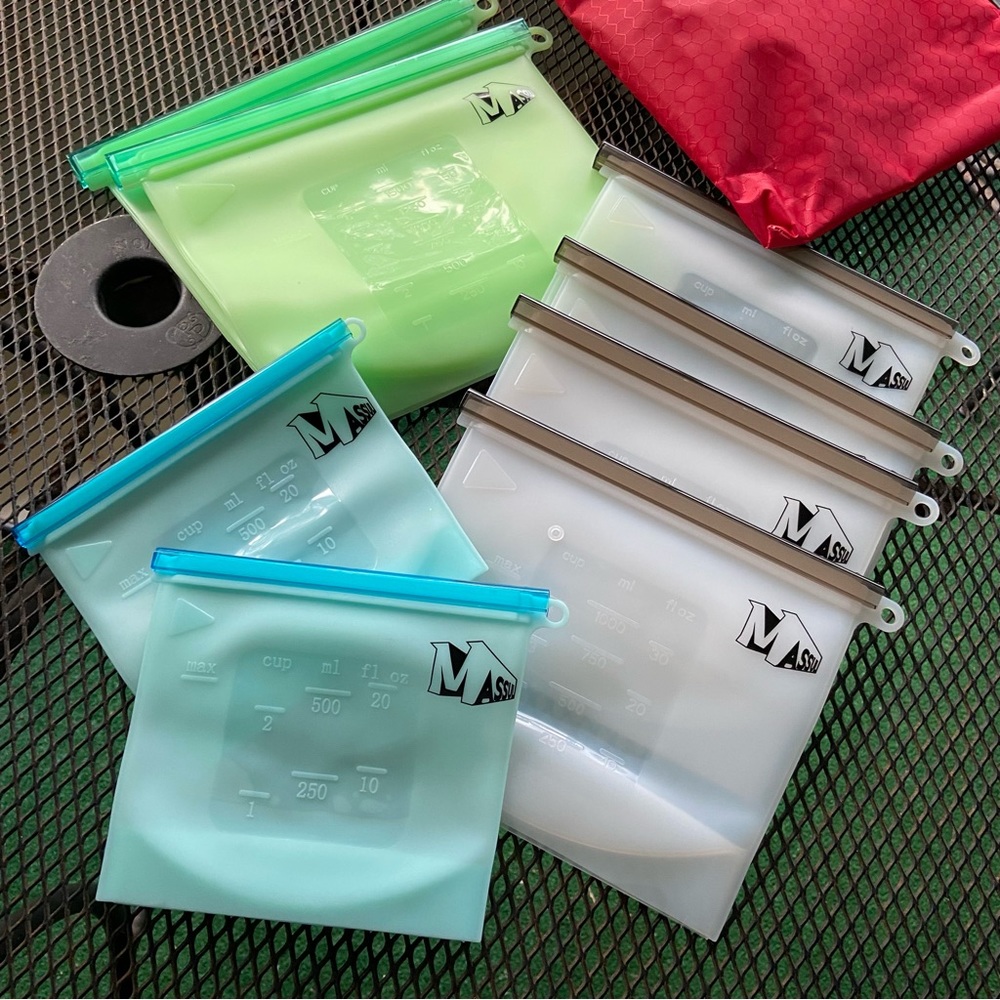BRAND NEW 8 Resealable Re-usable Multi-size Silicon Storage Bags!